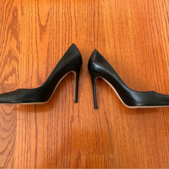 black calf leather pump. A pointed toe signature style. Four inch heel - Picture 2 of 7